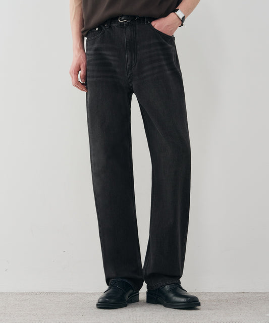 Relaxed Straight Leg Jeans - BLACK